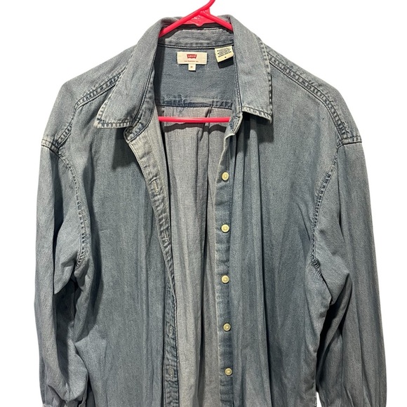Levi's Classic Light Blue Women Oversized Button Up Blouse Size Medium - Picture 5 of 8